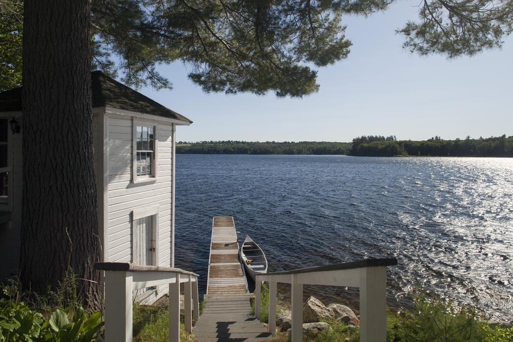 Wolf Cove Inn Poland Exteriör bild
