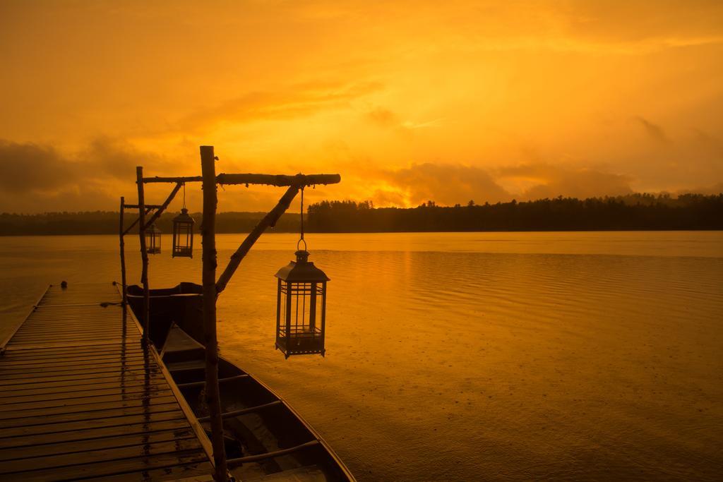 Wolf Cove Inn Poland Exteriör bild